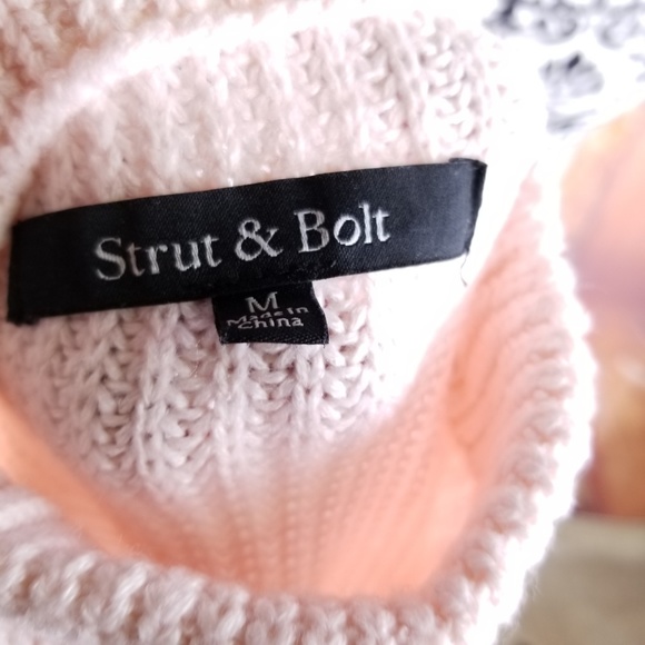🍾Strut & Bolt Pink Super Soft Sweater - Picture 5 of 5